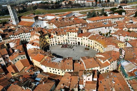 Piazza dell' Anfiteatro